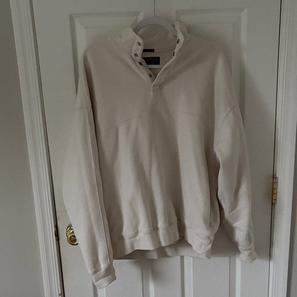 Abercrombie & Fitch Men's Off-White Crewneck Sweater